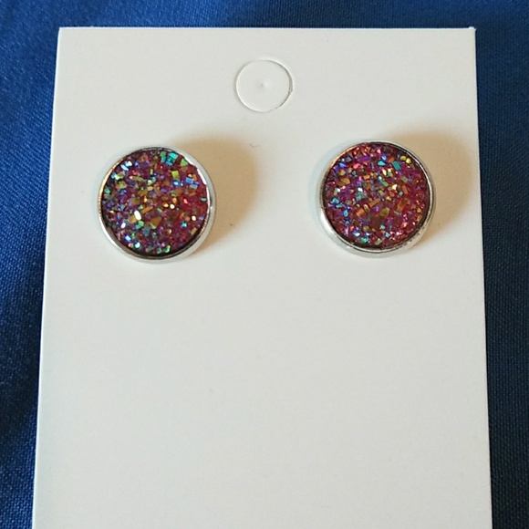 Handmade silver stud earrings - Picture 3 of 3